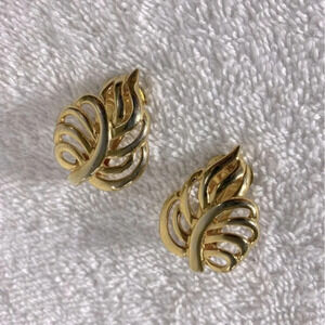 Vintage Gold Tone Leaf Shaped  Clip On Earrings